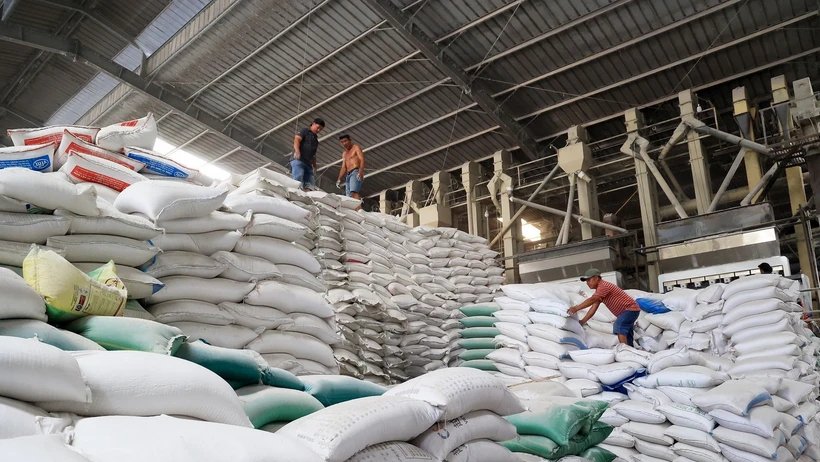 Các doanh nghiệp xuất khẩu gạo "căng não" chọn đơn hàng trong năm 2024