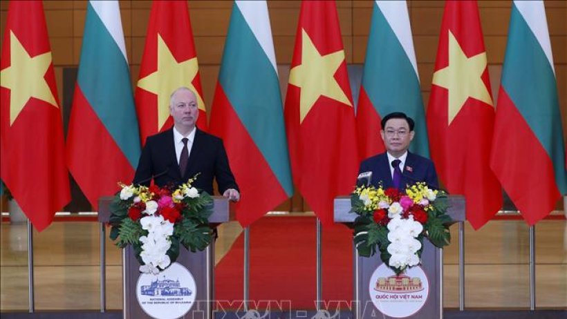 Chủ tịch Quốc hội Vương Đình Huệ và Chủ tịch Quốc hội Bulgaria gặp gỡ báo chí thông báo kết quả hội đàm