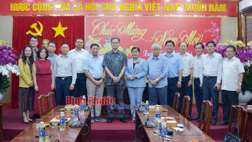 Công ty TNHH Japfa Comfeed Việt Nam thăm, chúc tết UBND tỉnh Bình Phước