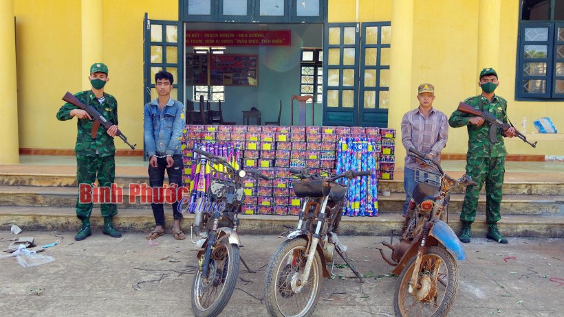 Đồn biên phòng Đắk Ơ bắt giữ số lượng lớn pháo lậu