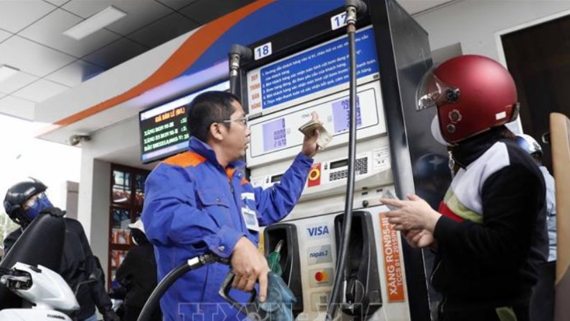 Giá xăng giảm nhẹ từ chiều nay 4-1