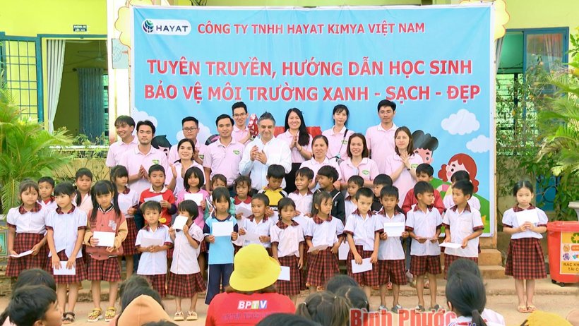 Hayat Việt Nam với "Tết yêu thương" ở Bù Gia Mập