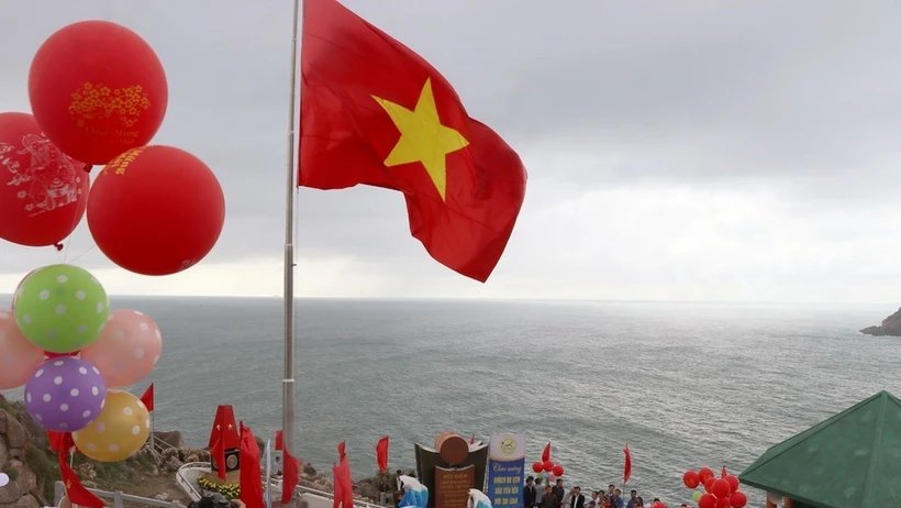 Lễ chào cờ đầu Năm Mới 2024, đón du khách đầu tiên tại cực Đông của Tổ quốc