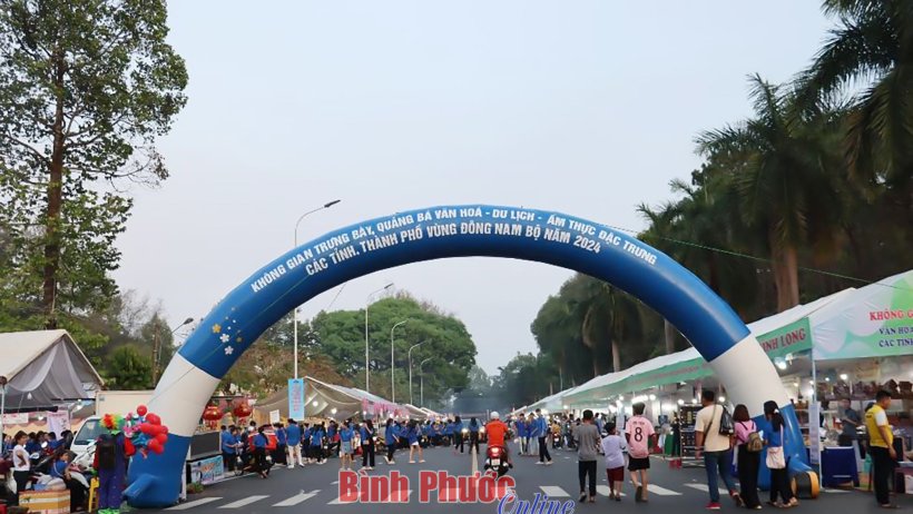 S&ocirc;i nổi lễ hội ẩm thực đường phố ch&agrave;o mừng kỷ niệm 49 năm Ng&agrave;y giải ph&oacute;ng Phước Long