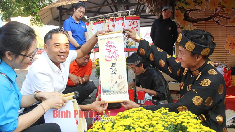 Tết về tr&ecirc;n n&eacute;t chữ