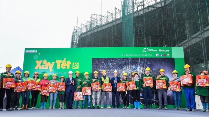 Trao tặng gần 1.800 phần quà Tết cho công nhân tại Hưng Yên trong chương trình Xây Tết 2024