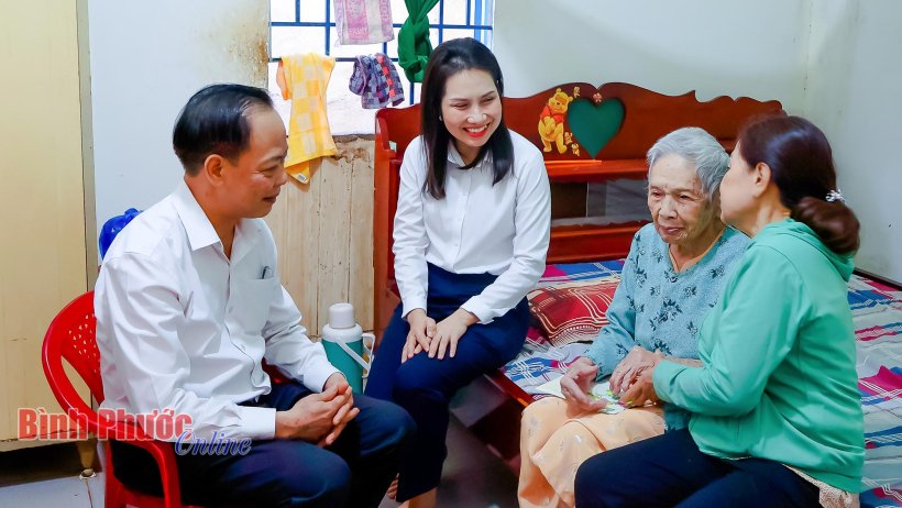 Trưởng ban Tuyên giáo Tỉnh ủy thăm, chúc tết tại Phước Long