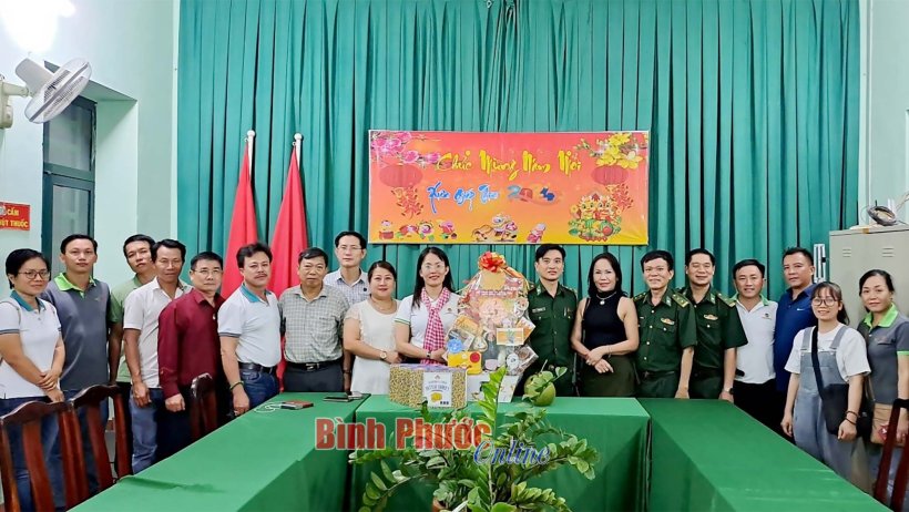 “Xuân biên phòng ấm lòng dân bản” tại xã Lộc Thành