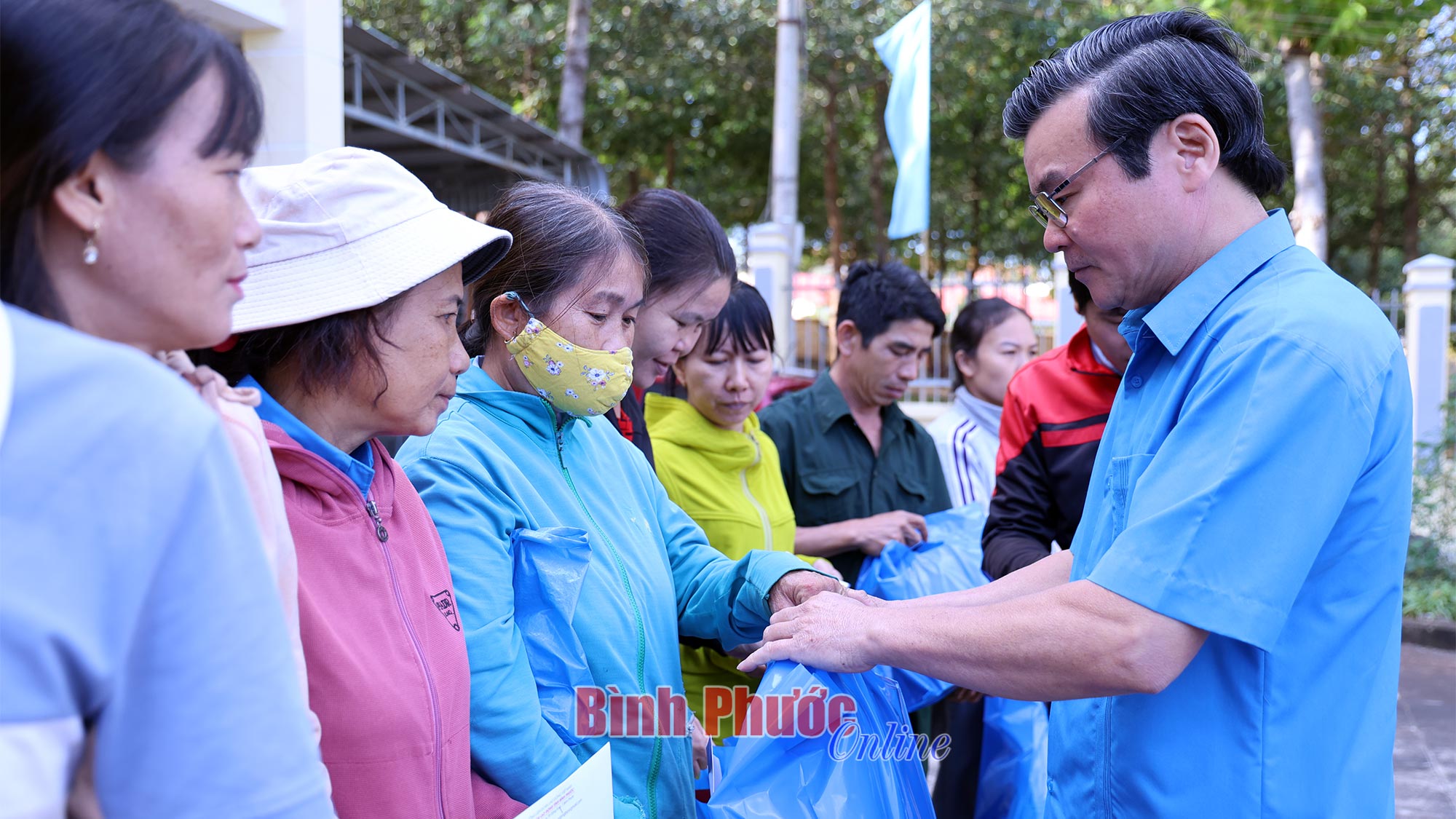 150 suất quà tết tặng đoàn viên, người lao động tại Lộc Ninh