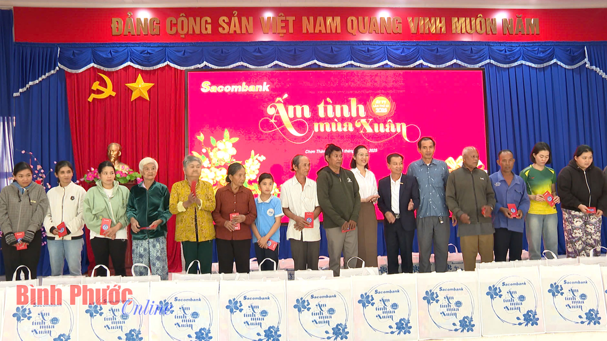 180 phần quà “Ấm tình mùa xuân” đến với người dân Chơn Thành