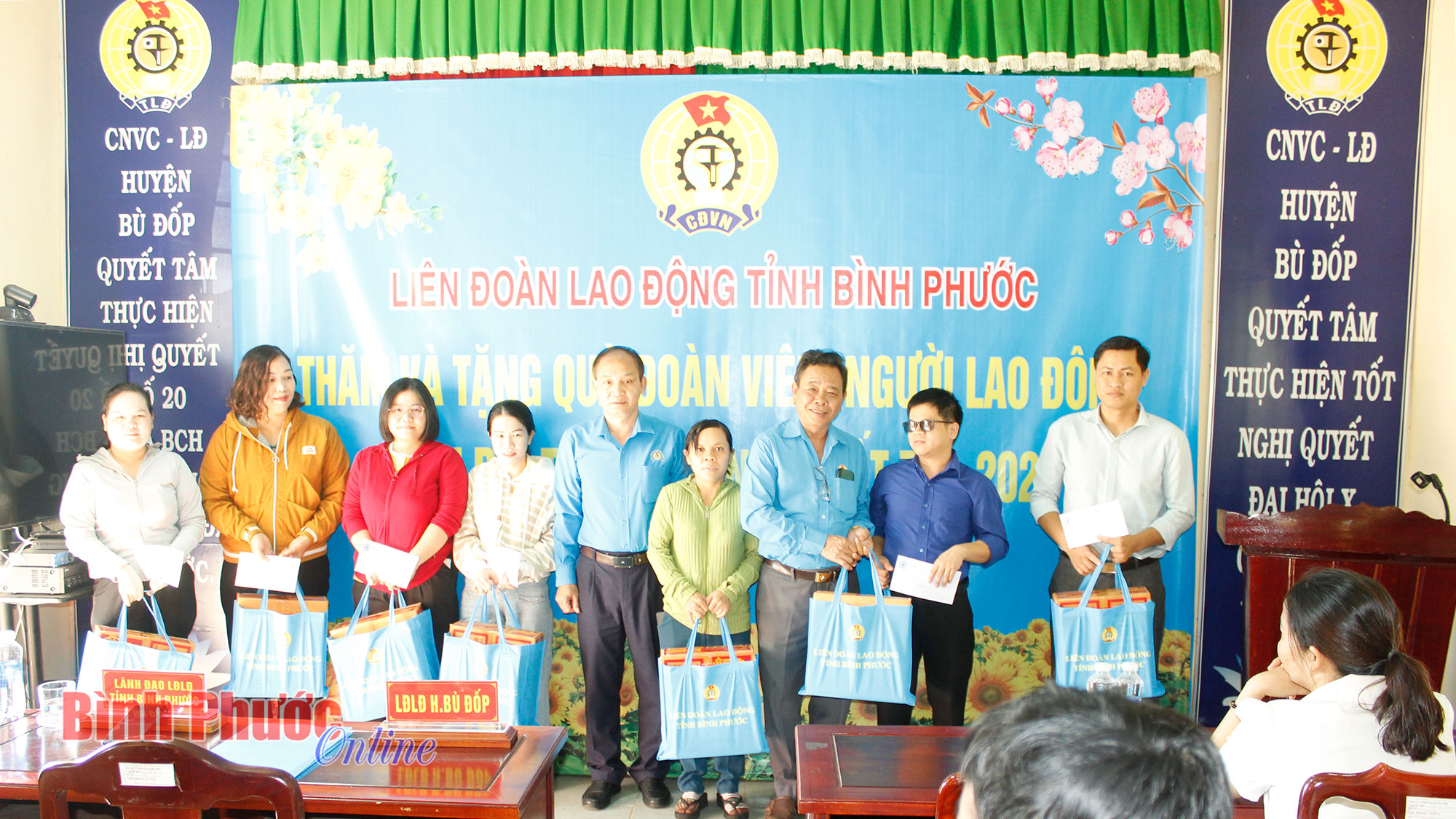 190 phần quà tặng người lao động tại Bù Đốp