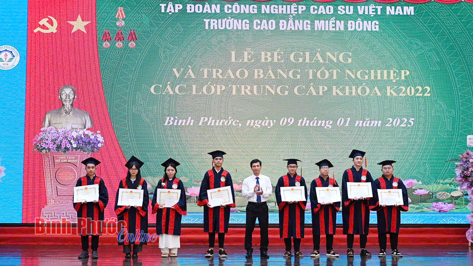 1.425 vị trí việc làm được giới thiệu tại lễ bế giảng của Trường Cao đẳng Miền Đông