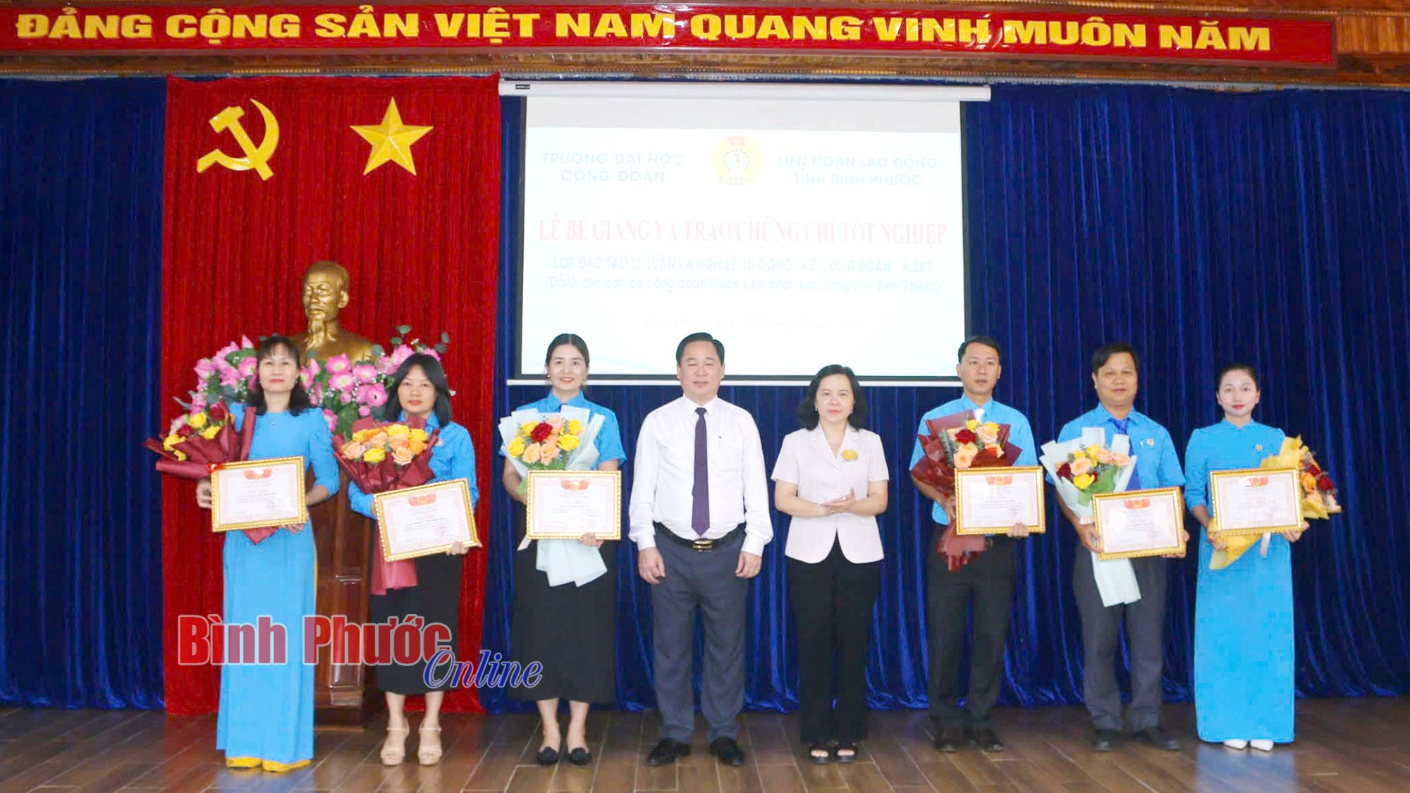 37 học viên được trao chứng chỉ đào tạo lý luận và nghiệp vụ công tác công đoàn