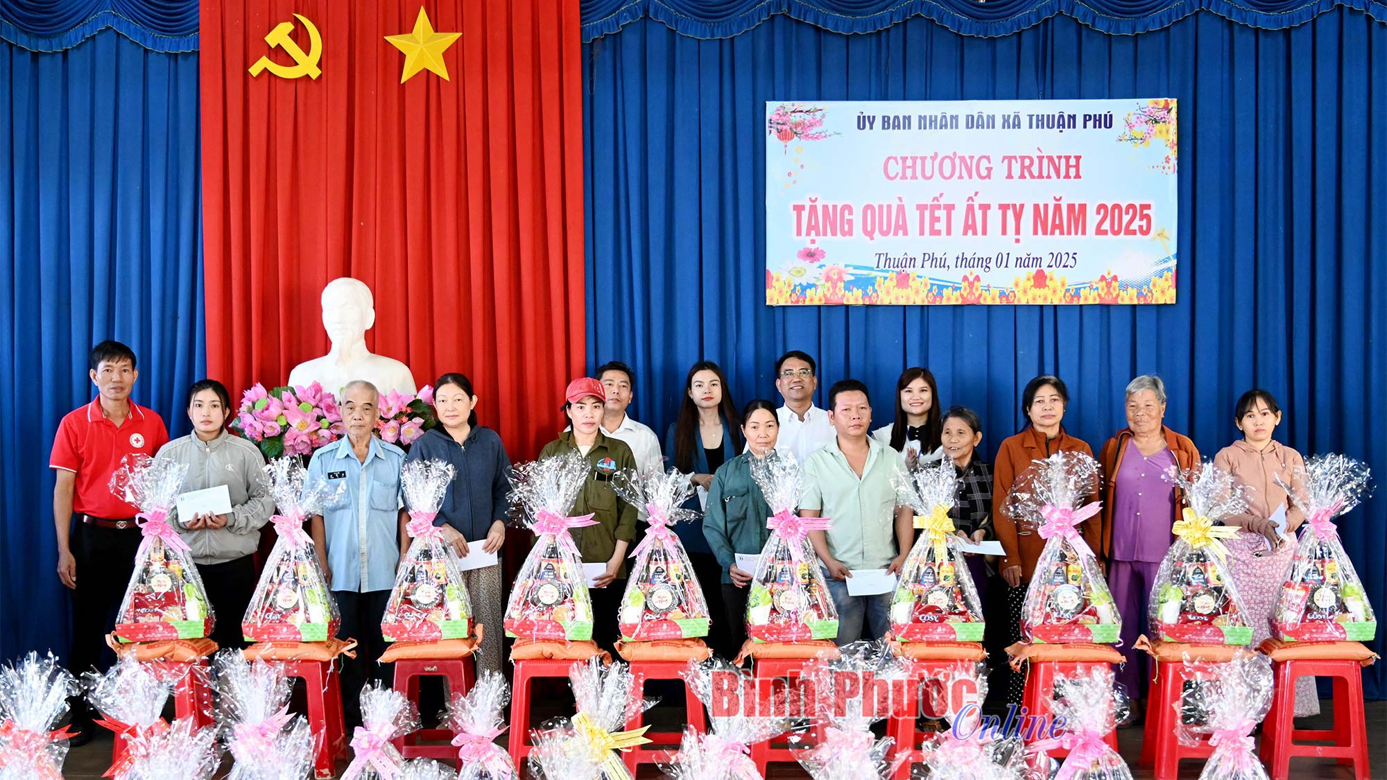 450 phần quà tết sẻ chia yêu thương