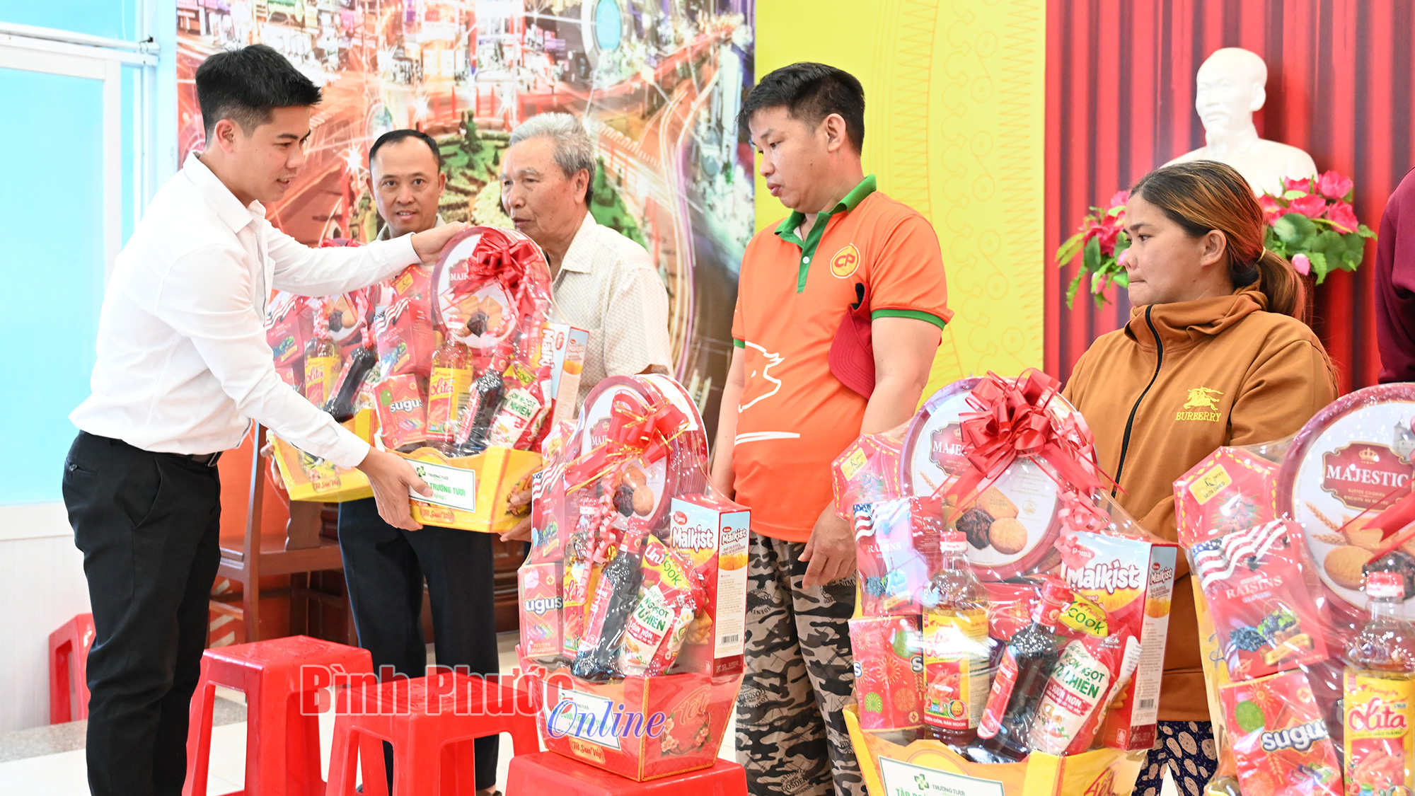 50 phần quà "Ấm áp tình xuân" đến với người dân Đồng Xoài