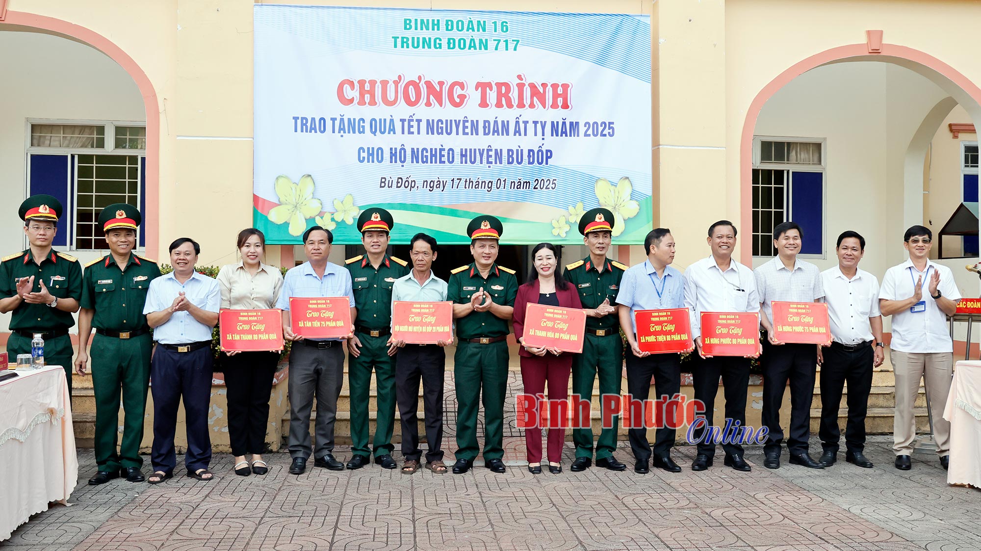 600 suất quà tết tặng gia đình khó khăn tại Bù Đốp