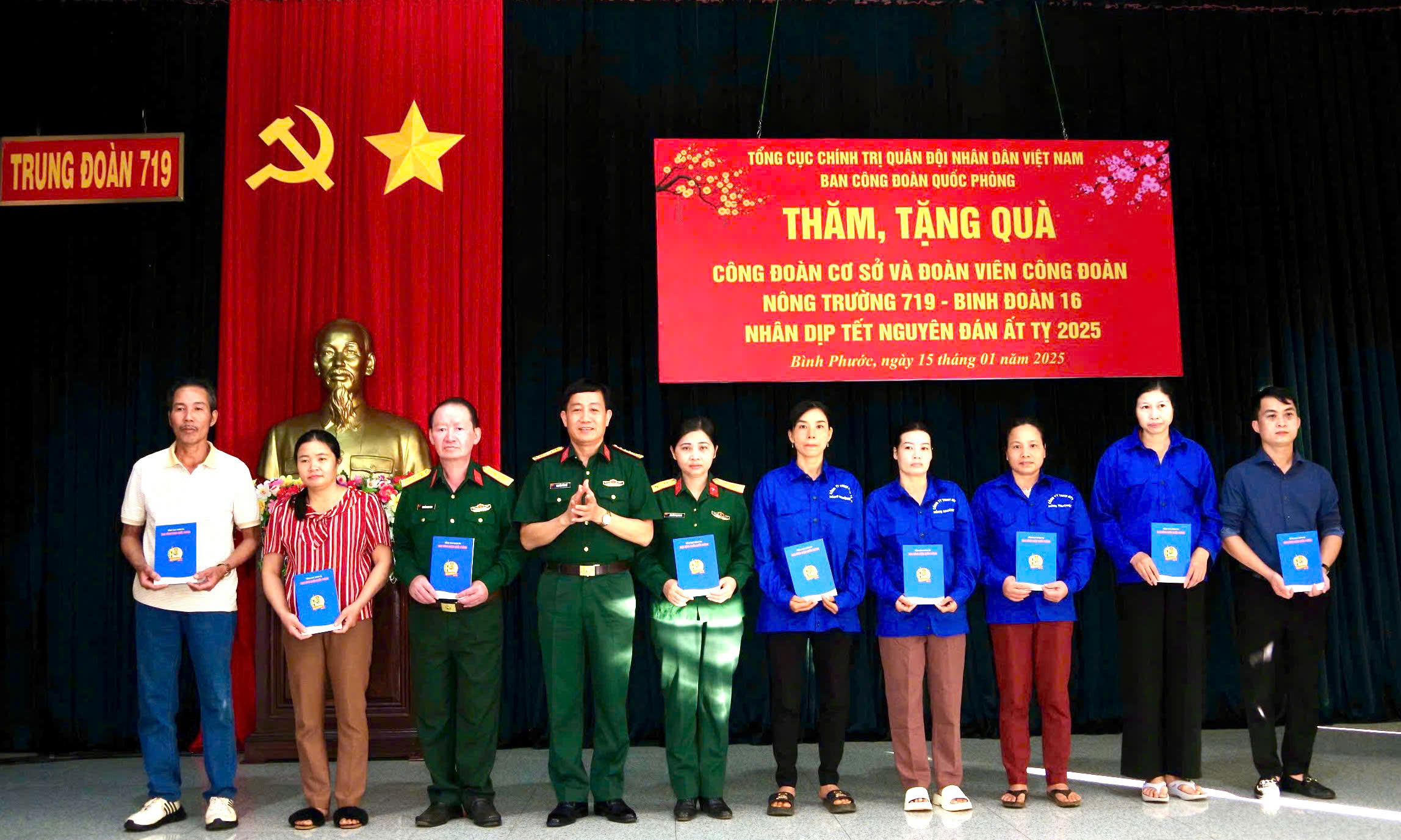 Ban Công đoàn Quốc phòng thăm, tặng quà đoàn viên công đoàn Binh đoàn 16