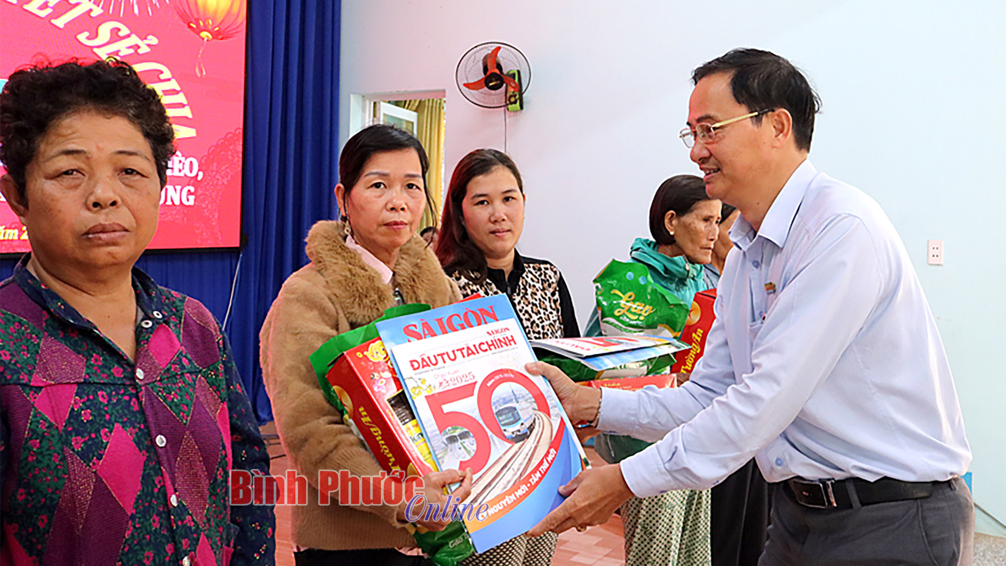 Báo Sài Gòn Giải Phóng tặng 100 phần quà tại Bù Đăng