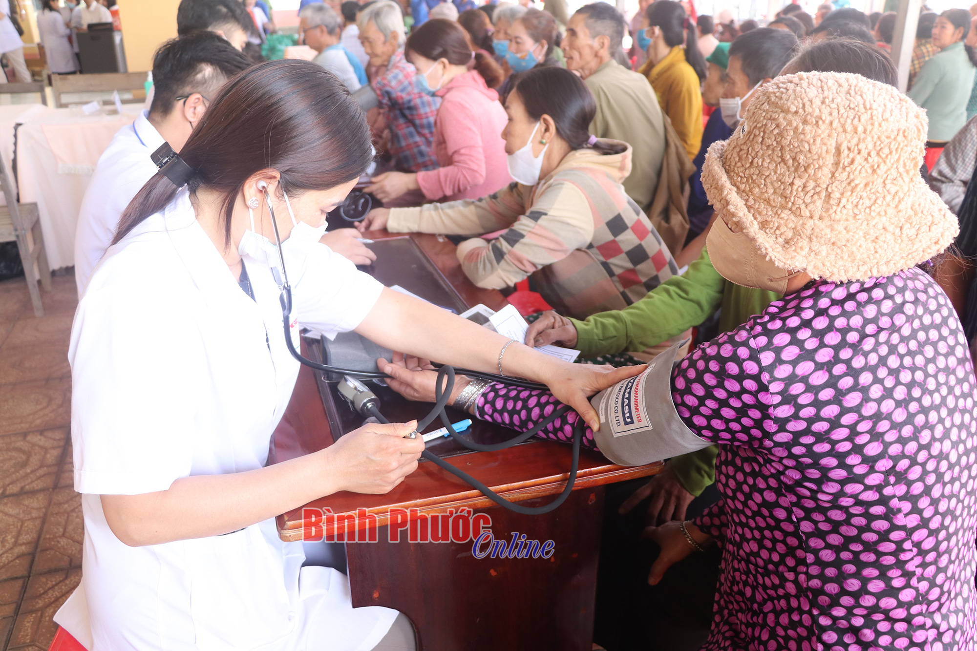 Bù Đốp: Khám chữa bệnh, cấp phát thuốc miễn phí trên 300 bệnh nhân