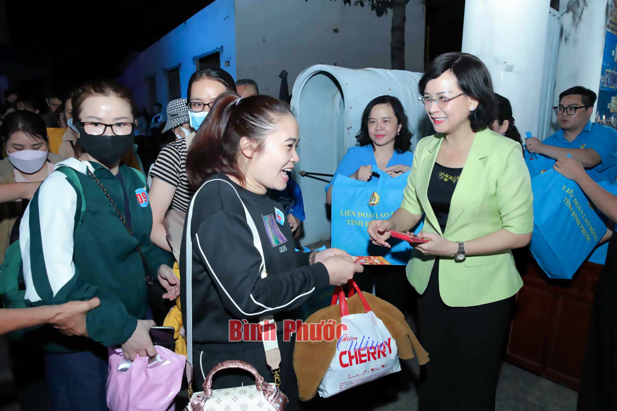 Chuyến xe công đoàn năm 2025: Đưa gần 400 đoàn viên, người lao động về quê đón tết