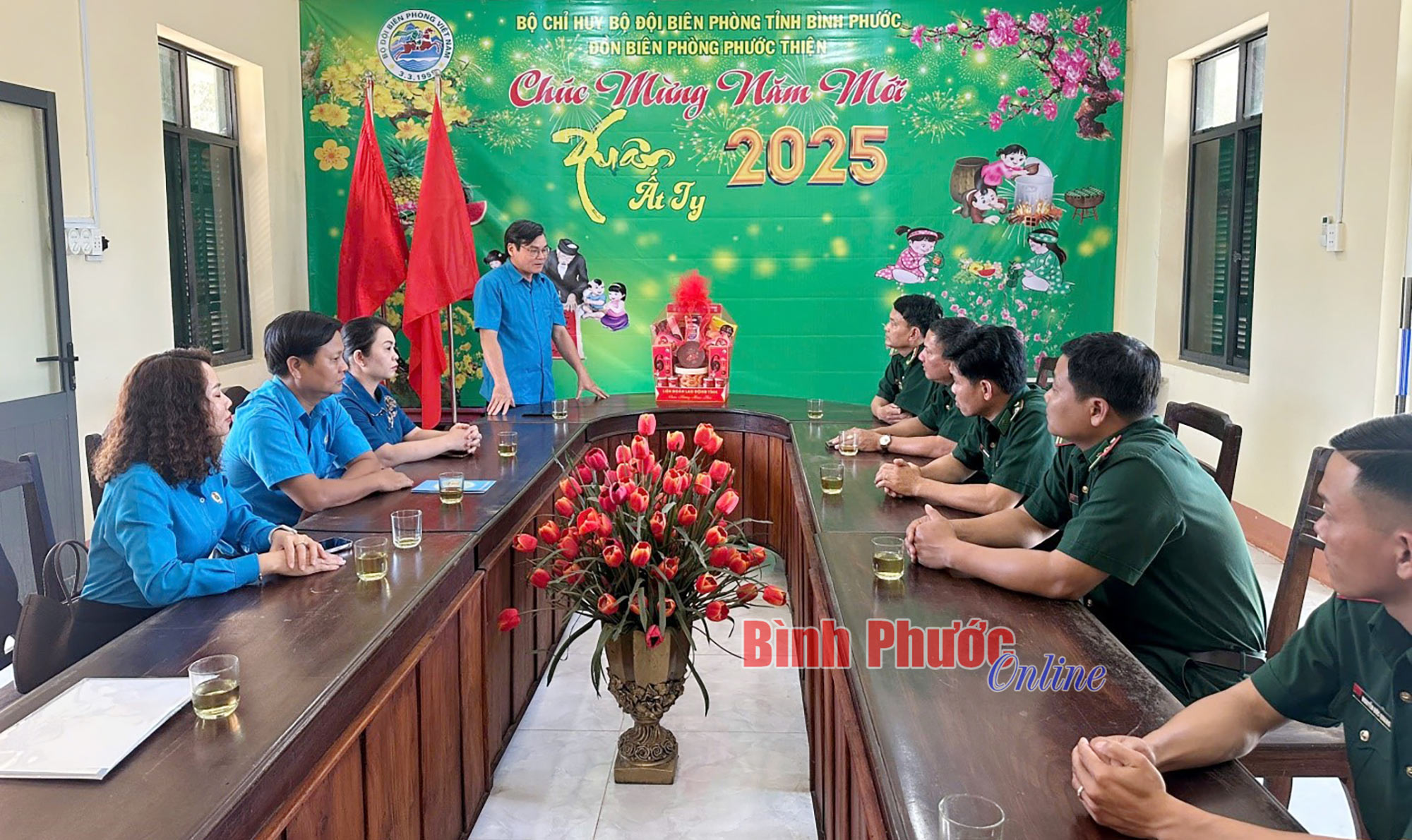 Công đoàn tỉnh thăm, tặng quà các đồn biên phòng
