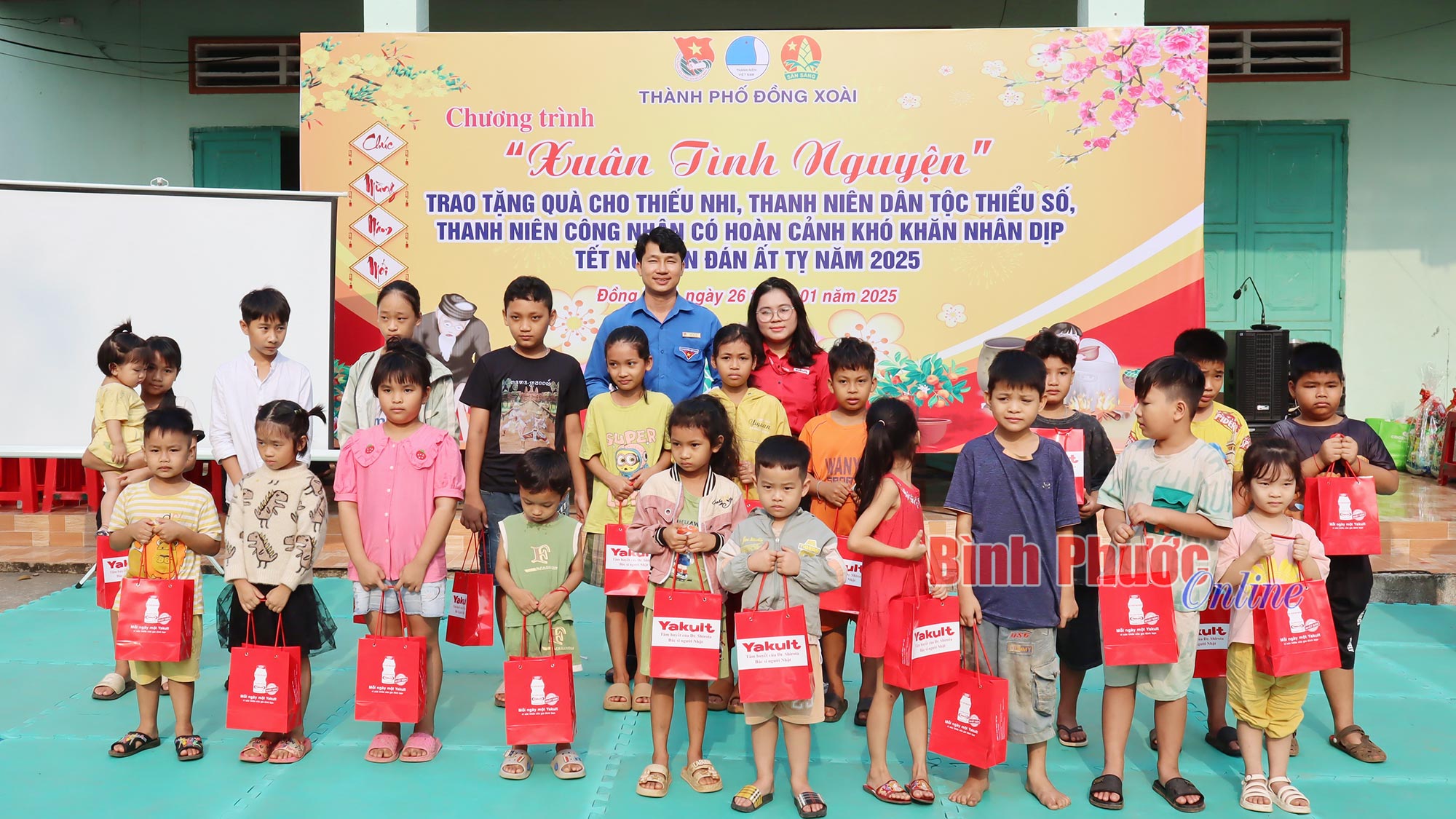 Đồng Xoài: ‘Xuân tình nguyện’ đến với thanh thiếu nhi và hộ khó khăn dịp tết Nguyên đán Ất Tỵ 2025