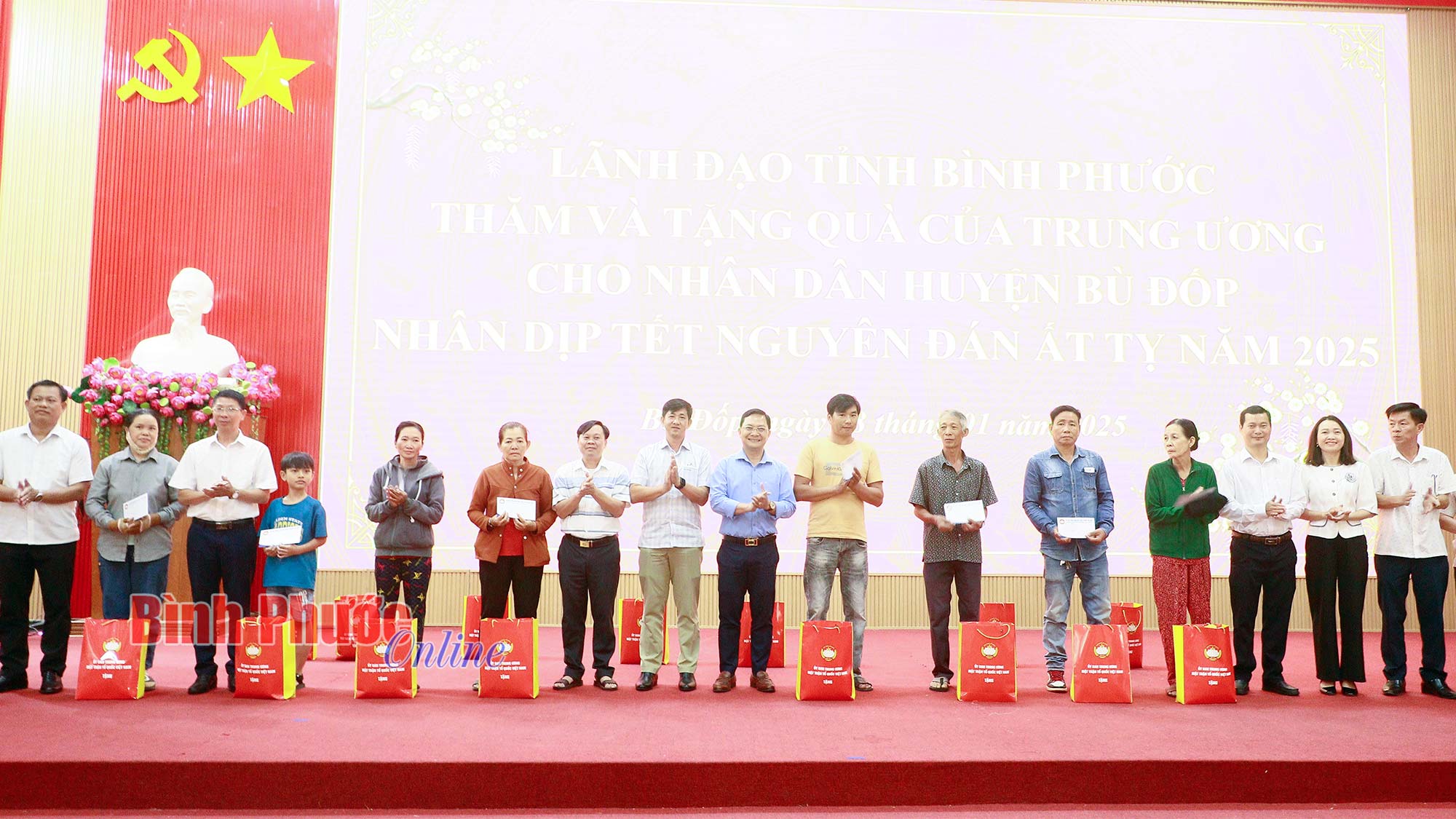 Lãnh đạo MTTQ Việt Nam tỉnh Bình Phước thăm và tặng quà tết tại Bù Đốp