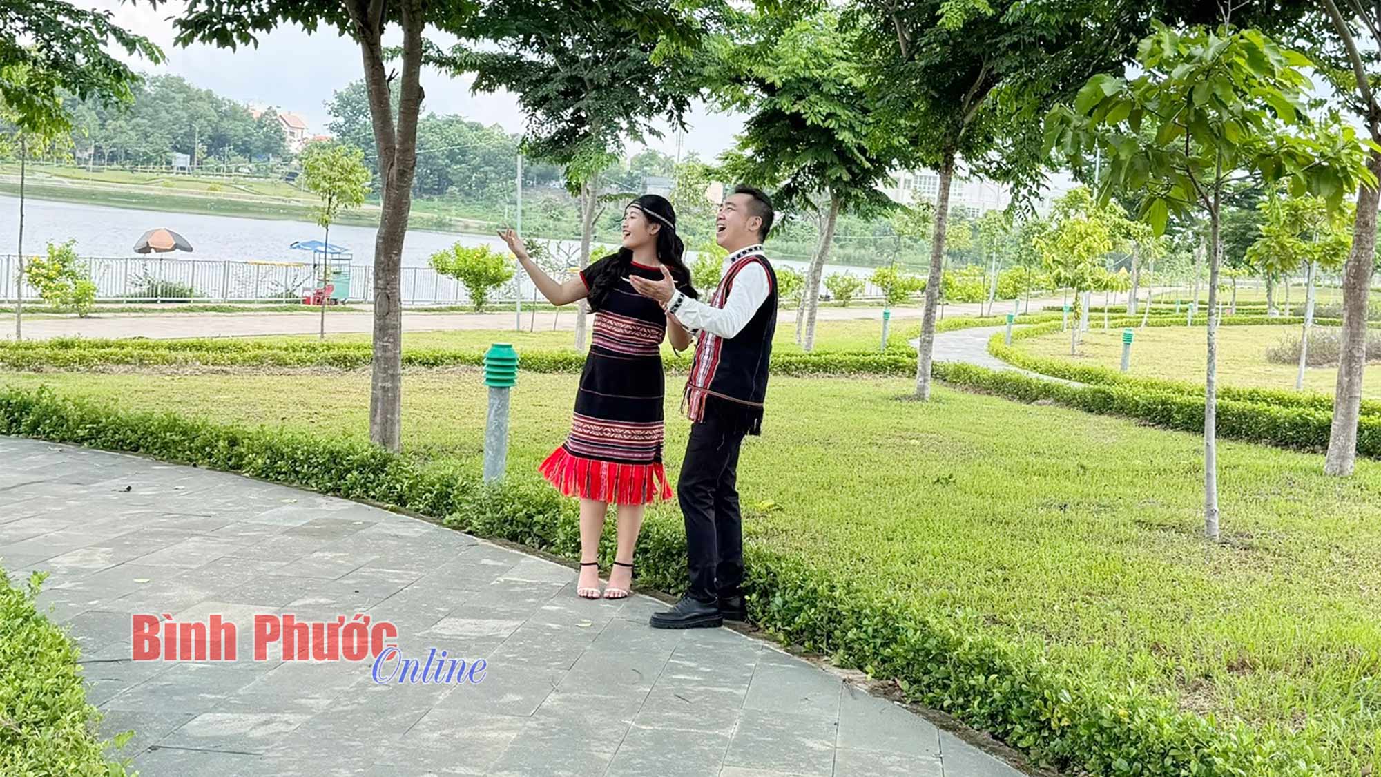 Nghe giai điệu tết, gắn kết tình người