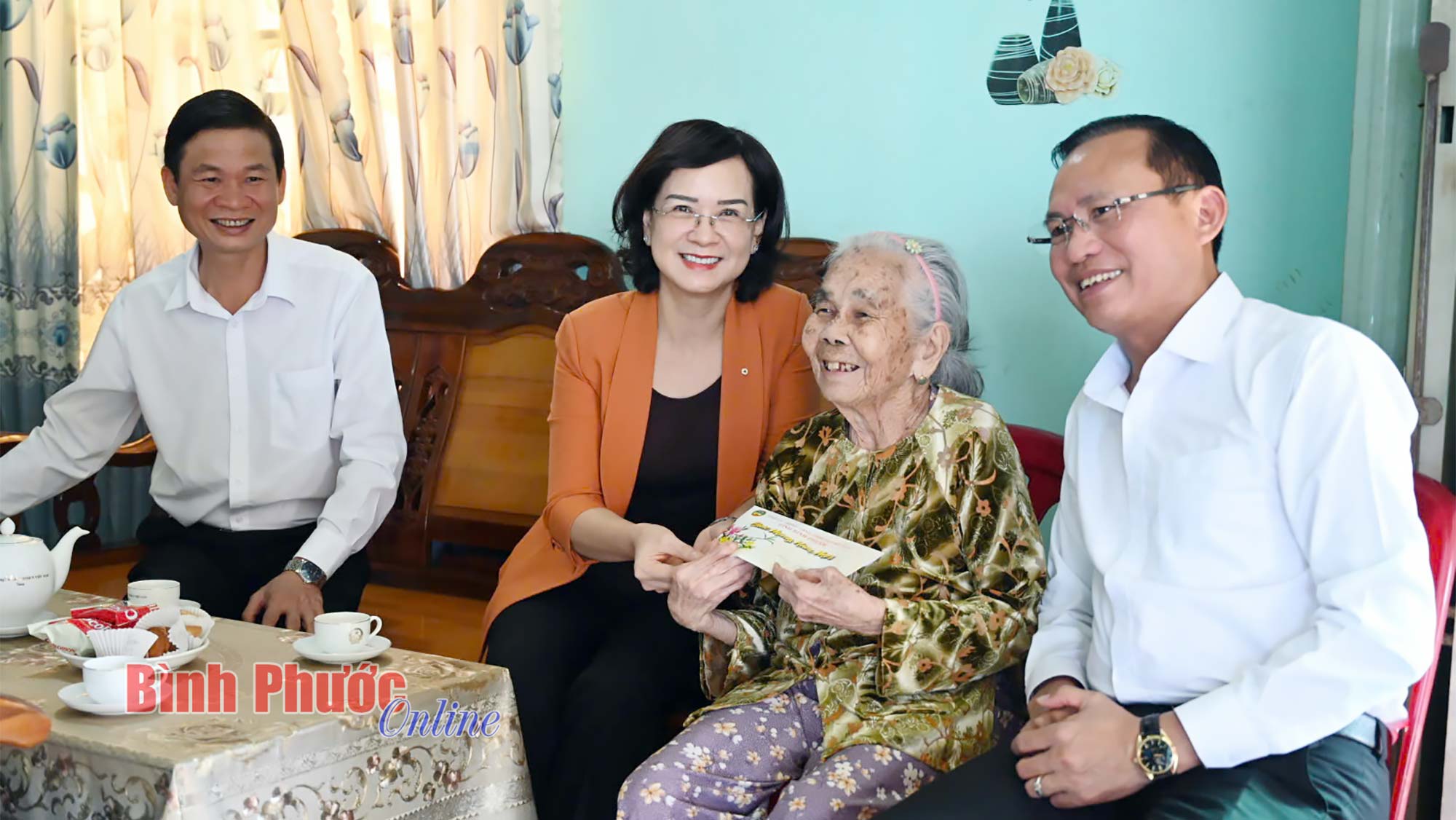 Phó Chủ tịch UBND tỉnh Bình Phước Trần Tuyết Minh thăm, chúc tết tại Bù Đăng