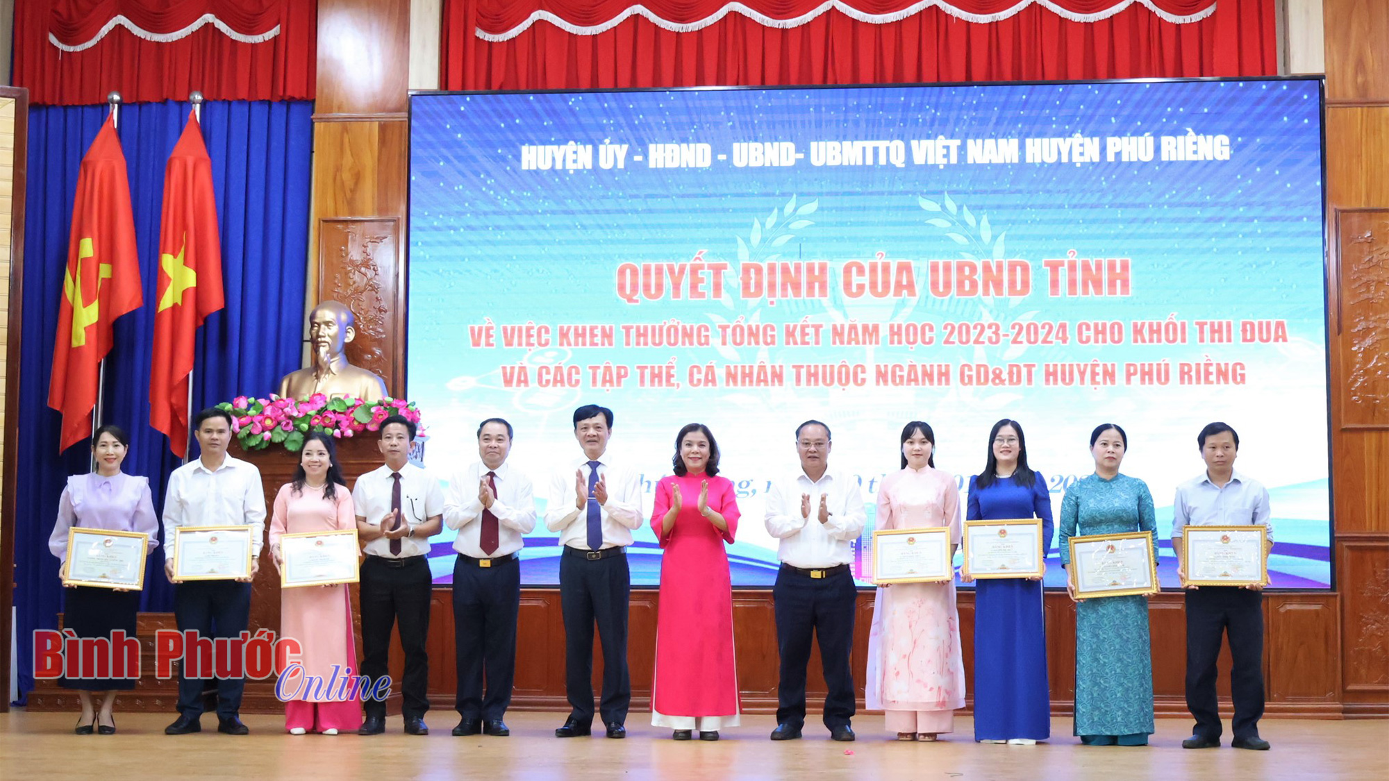 Phú Riềng họp mặt doanh nghiệp, hợp tác xã và công dân tiêu biểu