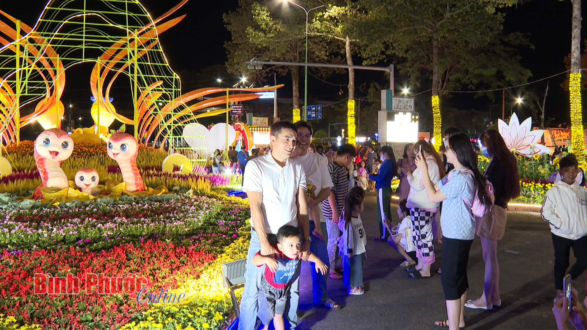 Quảng trường 23-3 rộn ràng đêm 29 Tết