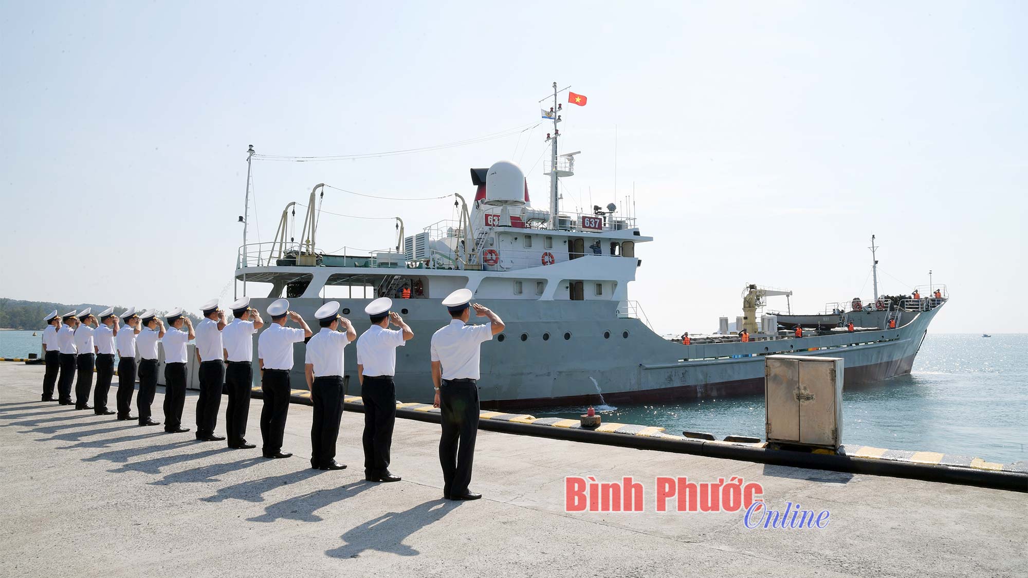 Tàu 637 lên đường thực hiện nhiệm vụ trực tết trên biển