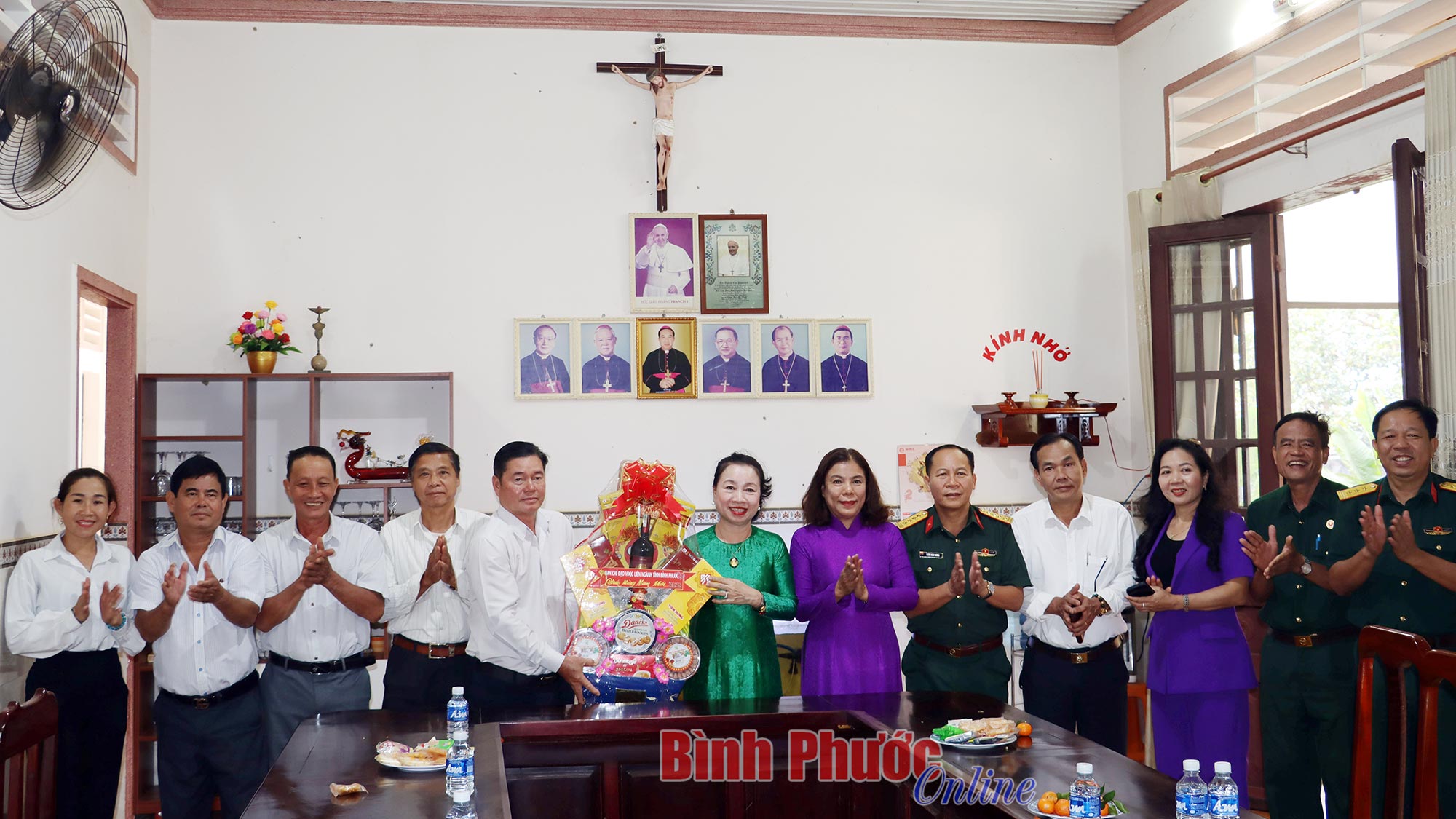 Thăm, chúc tết các cơ sở tôn giáo ở Long Hà