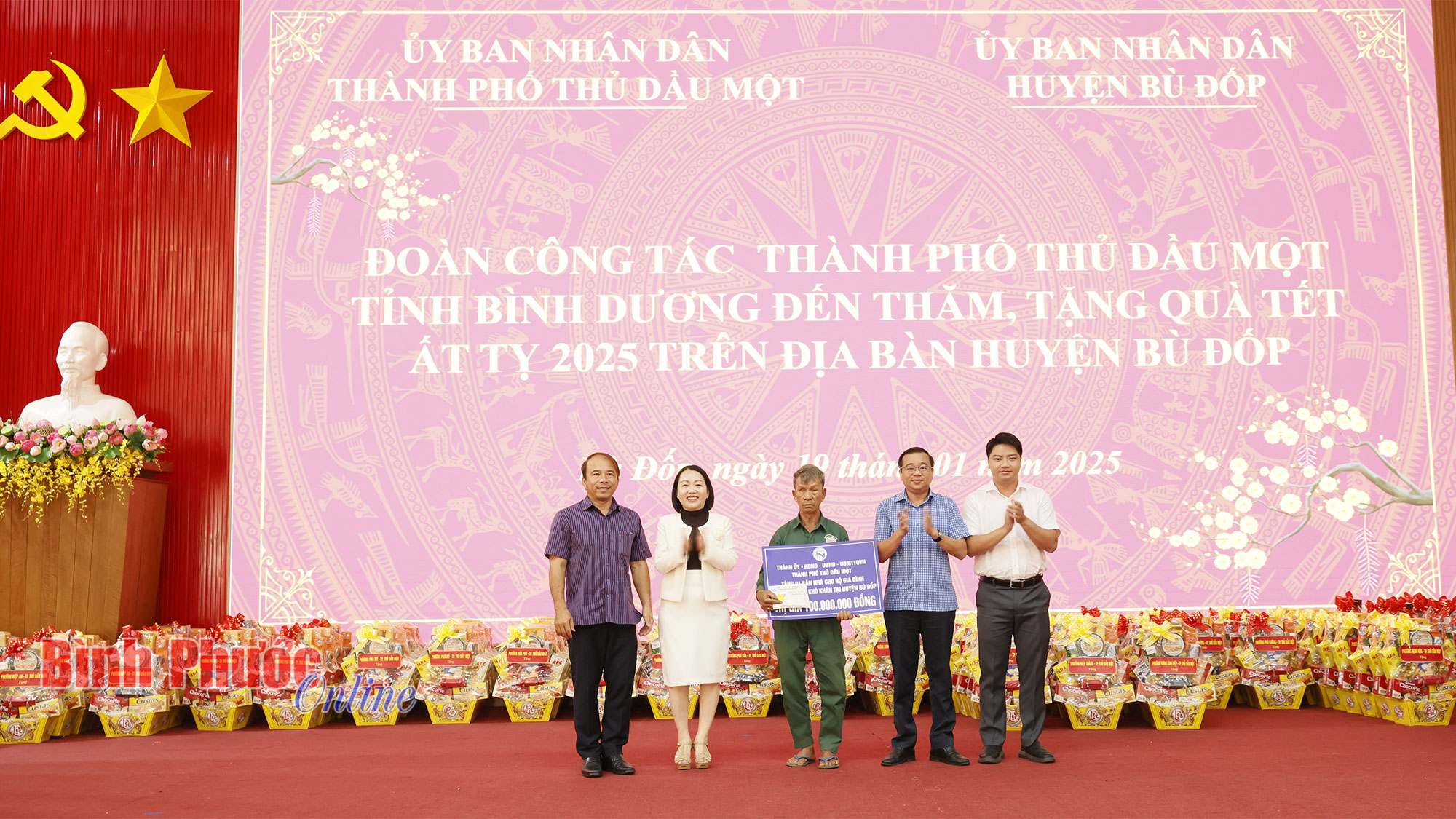 Thành phố Thủ Dầu Một thăm chúc tết huyện Bù Đốp