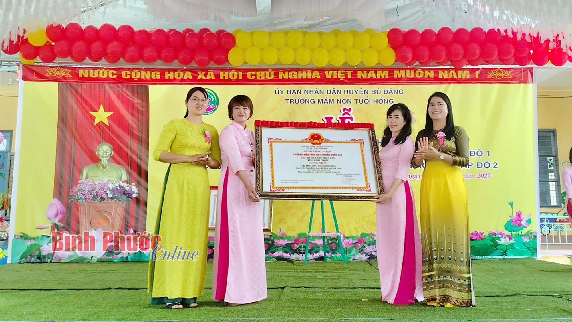 Trường Mầm non Tuổi Hồng đạt chuẩn quốc gia mức độ 1