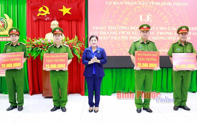 4 tập thể được UBND tỉnh khen thưởng đột xuất