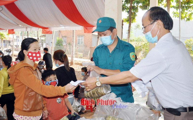 Ấm áp “Tết Quân - Dân” năm 2021 tại xã Phước Tín