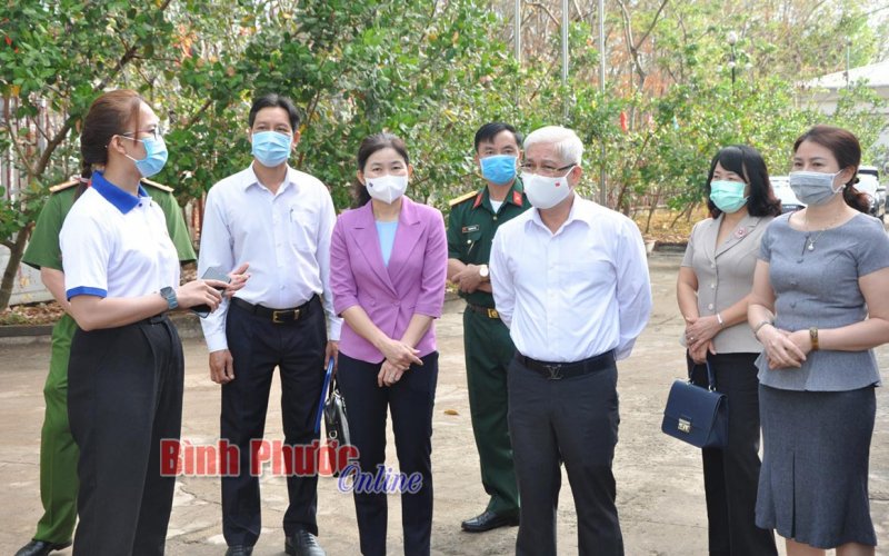 Bí thư Tỉnh ủy Nguyễn Văn Lợi thăm, tặng quà các điểm cách ly trên địa bàn thành phố Đồng Xoài