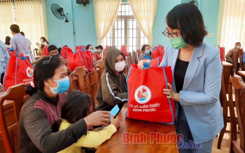 BPTV tặng quà tết cho người nghèo, gia đình chính sách