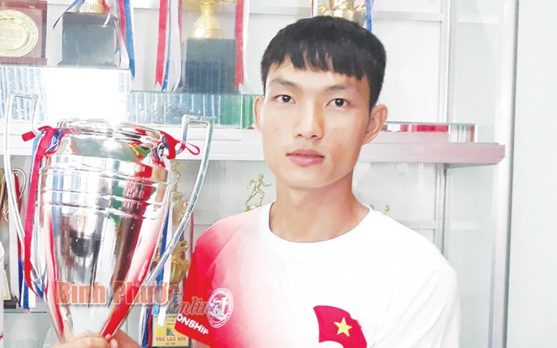 “Chàng trai vàng” làng điền kinh Bình Phước