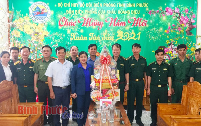 Chủ tịch UBND tỉnh chúc tết các đồn biên phòng