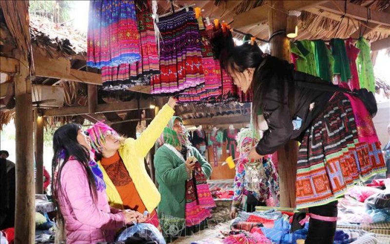 Đặc sắc chợ phiên Sin Suối Hồ đầu năm mới