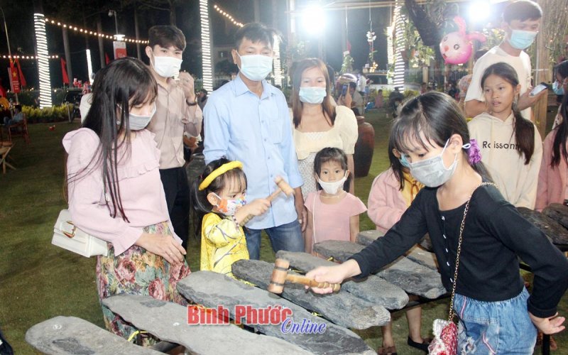 Đ&oacute;n giao thừa trong điều kiện ph&ograve;ng, chống dịch Covid-19