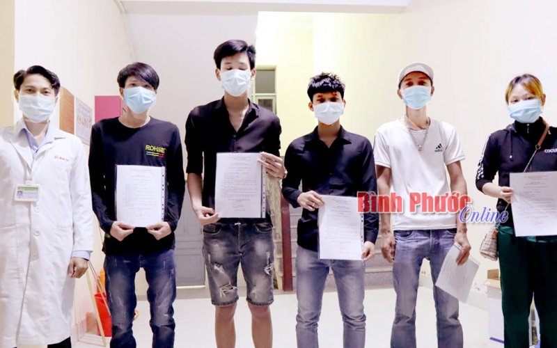 Đồng Xoài: 13 trường hợp F1 của bệnh nhân 1980 hoàn thành cách ly tập trung