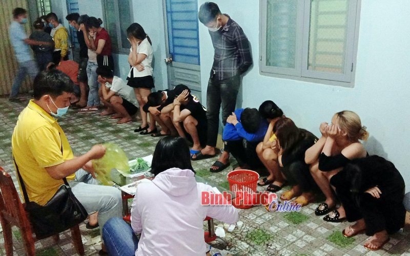 Hàng chục “nam thanh - nữ tú” thuê nguyên một nhà nghỉ tổ chức sinh nhật bằng ma túy