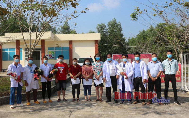 Hớn Quản: Trao quyết định hoàn thành cách ly tập trung cho 5 trường hợp F1