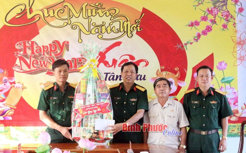 Huyện Phú Riềng thăm, chúc tết các đơn vị quân sự, quốc phòng 