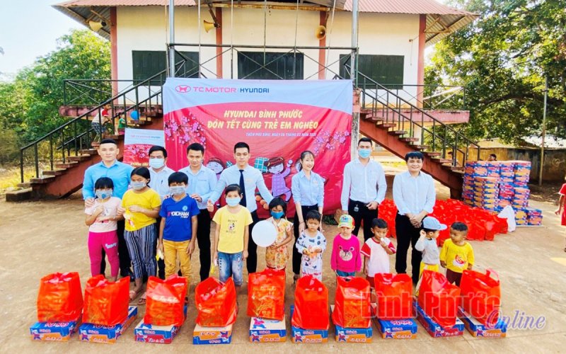 Hyundai Bình Phước đón tết cùng trẻ em nghèo