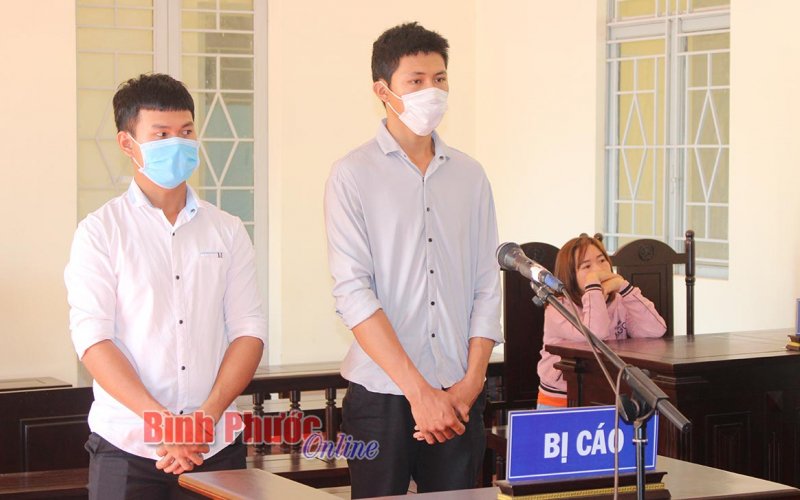 Lãnh án vì tàng trữ, sử dụng pháo trái phép