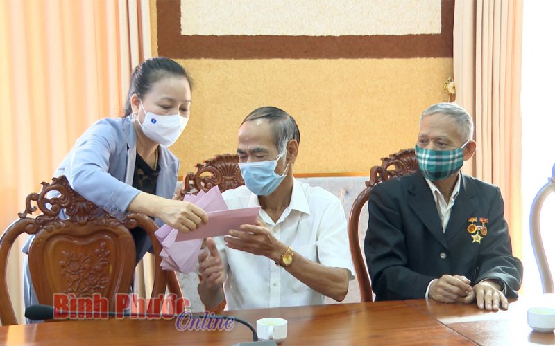 Lãnh đạo tỉnh chúc tết cán bộ hưu trí